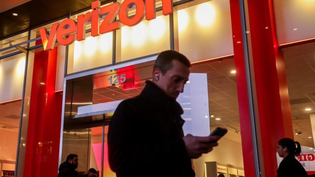 'fat fingers' may have caused verizon's network outage, according to analyst