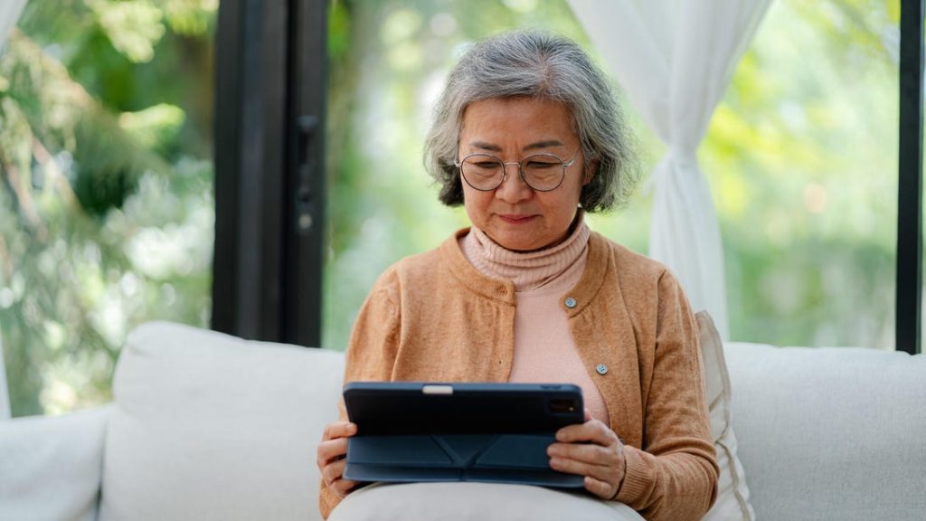 popular chinese 'are you dead?' safety app changes name